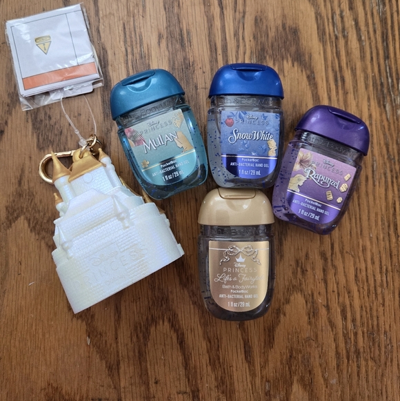 👑🤲NWT‼️Bath & Body Works Disney Princess Light-up Castle Holder w/ Sanitizers - Picture 3 of 16